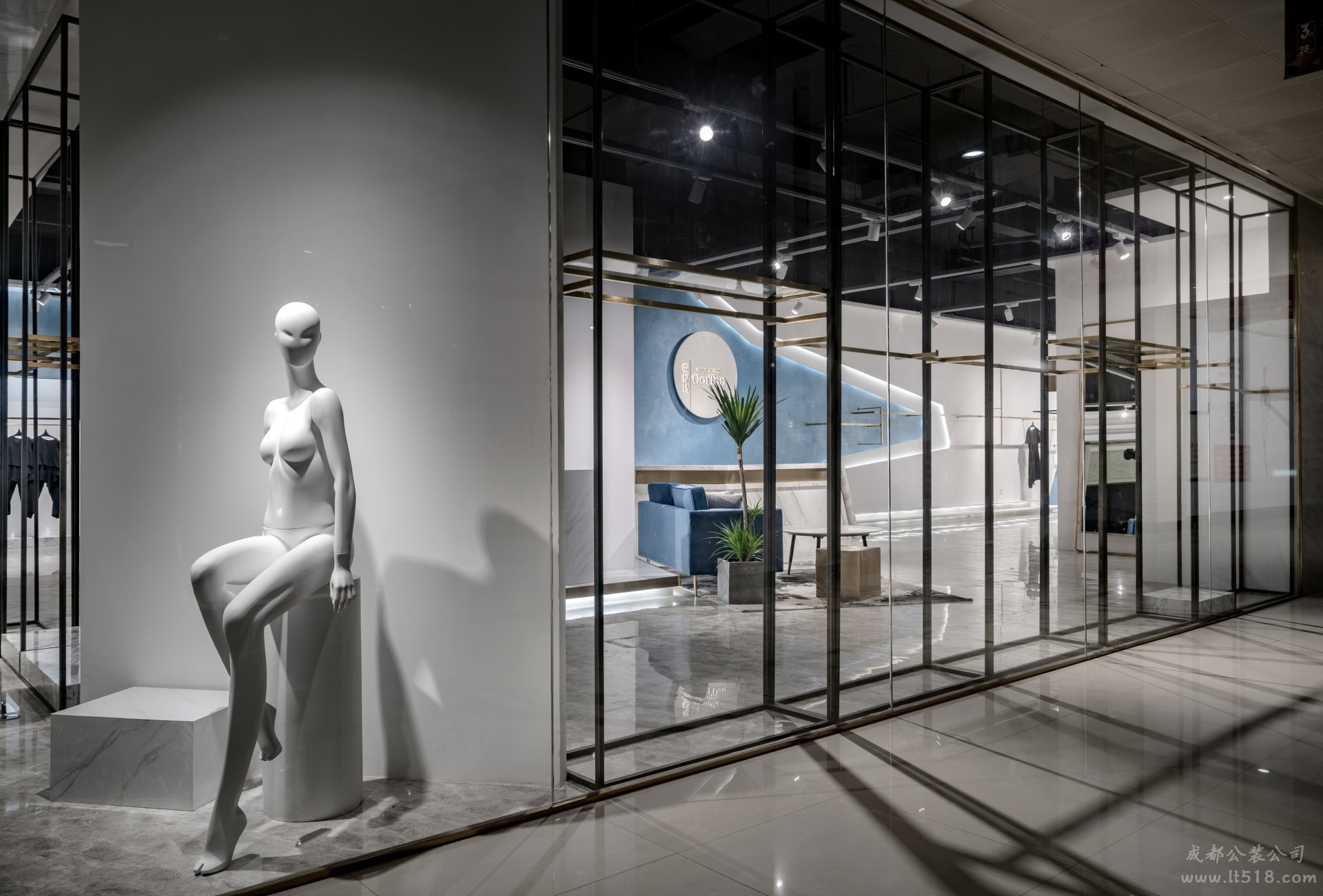 成都40平服裝店裝修如何設(shè)計(jì)呢？服裝店