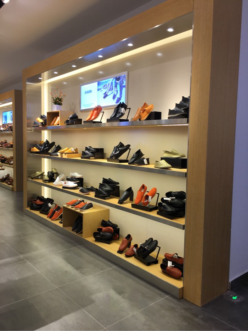 服裝百貨店鞋子區(qū)設計